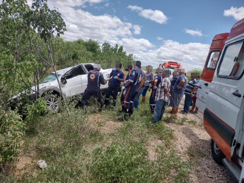 Motorista Perde O Controle Do Carro Sai Da Pista E Morre Na BA 210 Em