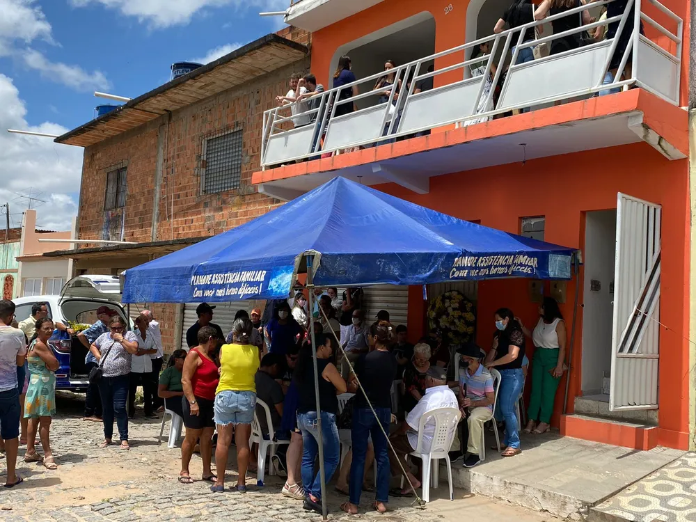 Corpo De Jovem Morto Em Condom Nio De Aracaju Enterrado Em C Cero