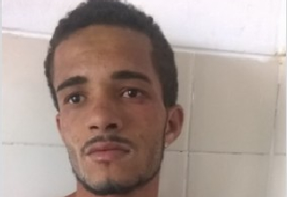 Homem é preso pela PM minutos após assaltar supermercado em Paulo Afonso