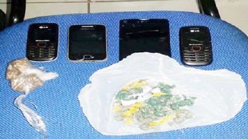 Celulares e drogas são encontrados com presos na delegacia de Delmiro Gouveia