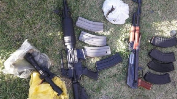 Fuzis americanos são deixados em Fórum de Delmiro