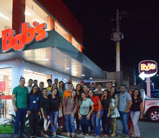 Bob´s Paulo Afonso recebe alunos de ADM