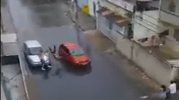 Jovem atropela a própria mãe durante bebedeira e discussão; assista