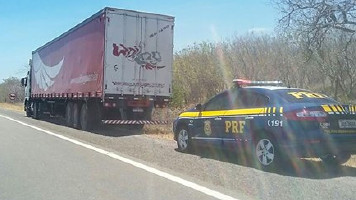 Carreta que foi roubada em Águas Belas-PE é recuperada em Canapi-AL