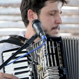 Músico pauloafonsino grava cover de sucesso da internet, ‘Trem Bala’