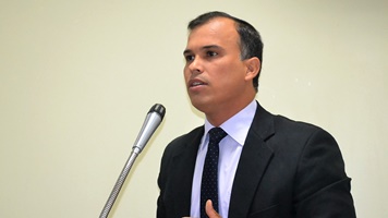 Câmara isenta acompanhantes com síndrome de down e autismo de filas