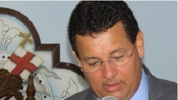 Prefeito de Santa Brígida é denunciado por compra de 90 mil lanches