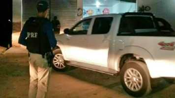 Carro de luxo roubado em Delmiro Gouveia é encontrado em funerária no interior de PE