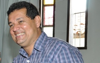 Prefeito de Santa Brígida é denunciado ao MPE por irregularidades na contratação de advogados