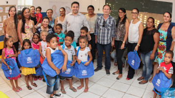 Governo Municipal de Glória realiza entrega de kits escolares para os alunos da rede municipal