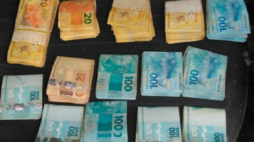 Polícia apreende jovem de 17 anos com arma e quase R$ 20 mil roubados de banco em Abaré- BA