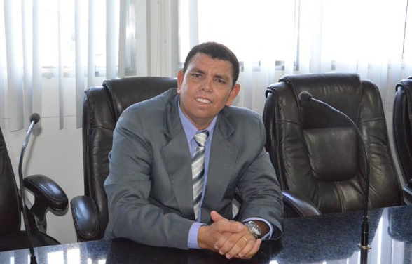 Daniel Marques renuncia ao mandato de Vereador da Câmara de Delmiro Gouveia-AL