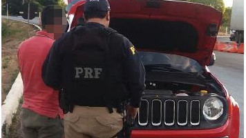 Vendedor de carros é preso em Paulo Afonso com Jeep/Renegade roubado e a quantia de R$ 12 mil