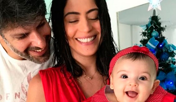 Carol Castro batiza a filha, Nina, Padre Fábio de Melo fez a celebração