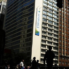 Justiça suspende MP que permite privatizar Eletrobras