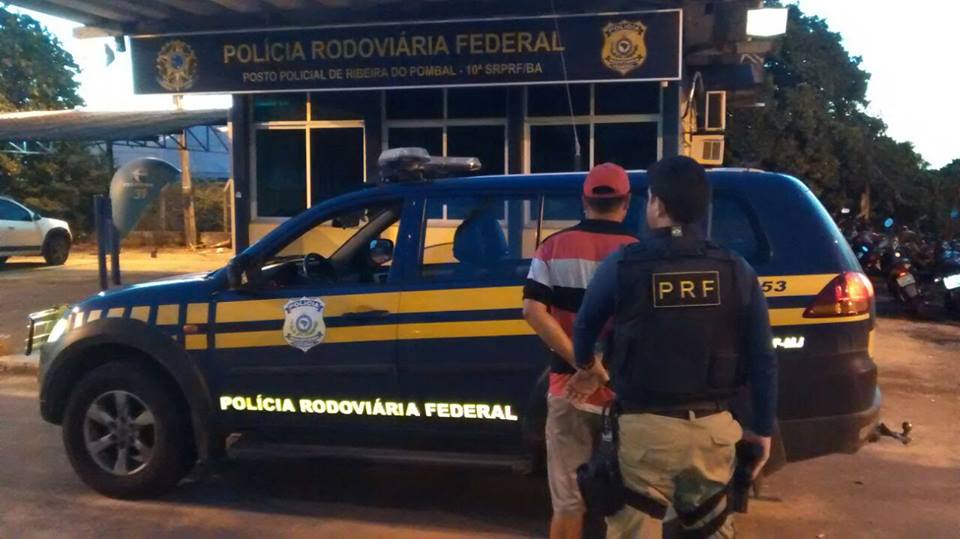 Foragido da Justiça é preso pela PRF na BR-110 em Ribeira do Pombal/BA