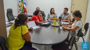 Prefeito David Cavalcanti recebe membros da APLB para debater propostas dos professores de Glória