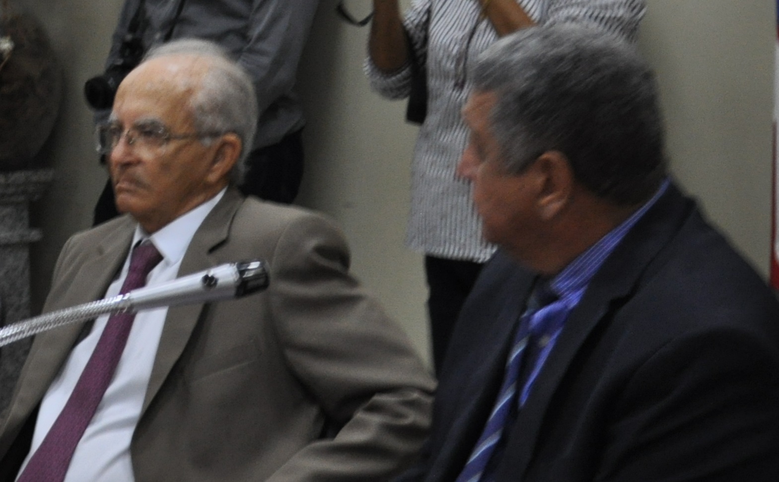 Entre vaias e aplausos Luiz de Deus vai à Câmara e diz que nunca prometeu UTI para Paulo Afonso