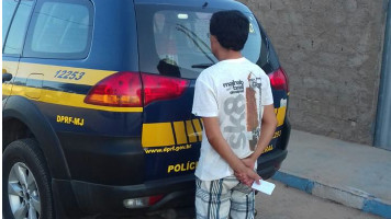 Em abordagem na BR-110, PRF-BA recaptura foragido da justiça por extorsão