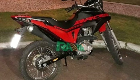 Honda Bros tomada de assalto em AL é recuperada numa praça da Chesf em Paulo Afonso