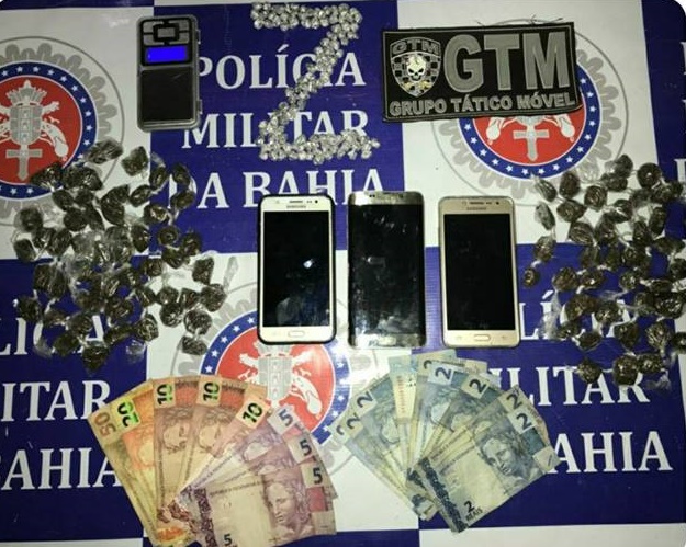 Mais de 200 ‘balinhas’ de crack e maconha são apreendidas com jovem de 19 anos