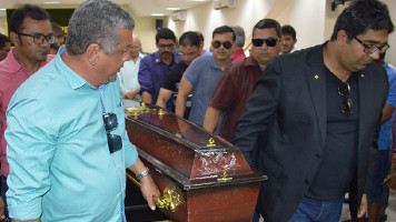 Agora, Abel Barbosa, o nosso guerreiro, dorme…Silêncio! Deixemos o nosso guerreiro descansar…