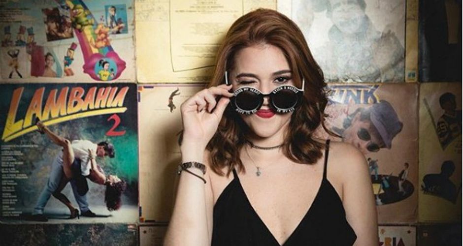 Ex-BBB Ana Clara usa adesivo nos seios em show e se define: “Pirigótica”