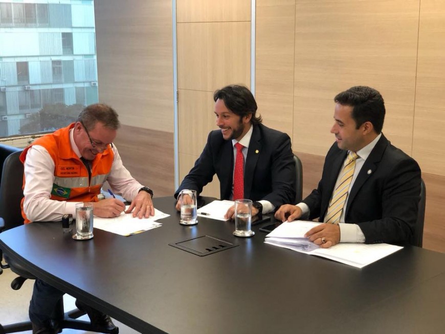 Prefeito David e Mário Júnior buscam solução para proliferação de baronesas no “Velho Chico”