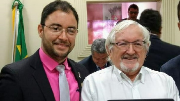 Galinho na entrega de título de cidadão a Diniz: “É inegável a importância de seu trabalho”