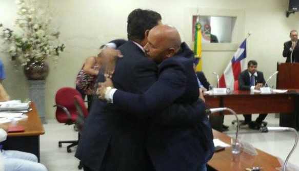 Luiz de Deus exonera filhos do vereador Zé Carlos e pode perder maioria na Câmara