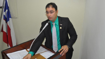 Luiz de Deus renova contrato do genro e soma do salário passará de R$ 1 milhão em 2 anos, diz Galinho