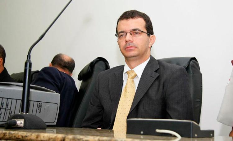 Juiz manda prender namorado agressor e alerta vítima: “É melhor a vítima repensar essa relação”