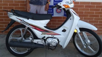 PM apreende veículo e apresenta condutor por direção perigosa em Paulo Afonso