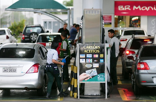 Petrobras anuncia para hoje (22) mais um reajuste no preço da gasolina e do diesel