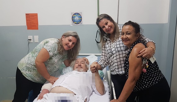 Fora de polêmicas, vereadora Irmã Leda visita Diniz, internado para fazer cirurgia no braço