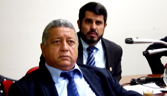 Governo Luiz de Deus mantém-se mudo em relação aos entreveros em sua base