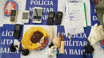 Após ‘baculejo’, polícia encontra cocaína, maconha e celulares no presídio de Paulo Afonso