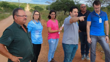Prefeito realiza visita técnica com a Embasa para implantação de sistema de água na zona rural de Glória