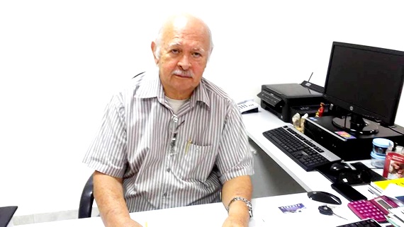 Secretário de educação nega que haja excesso de pessoal, mas reconhece dificuldades financeiras