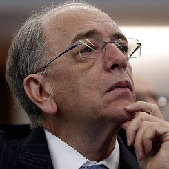 Presidente da Petrobras pede demissão