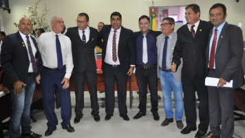 Relação desgastada com o executivo teria levado vereadores da base a se unirem com a oposição