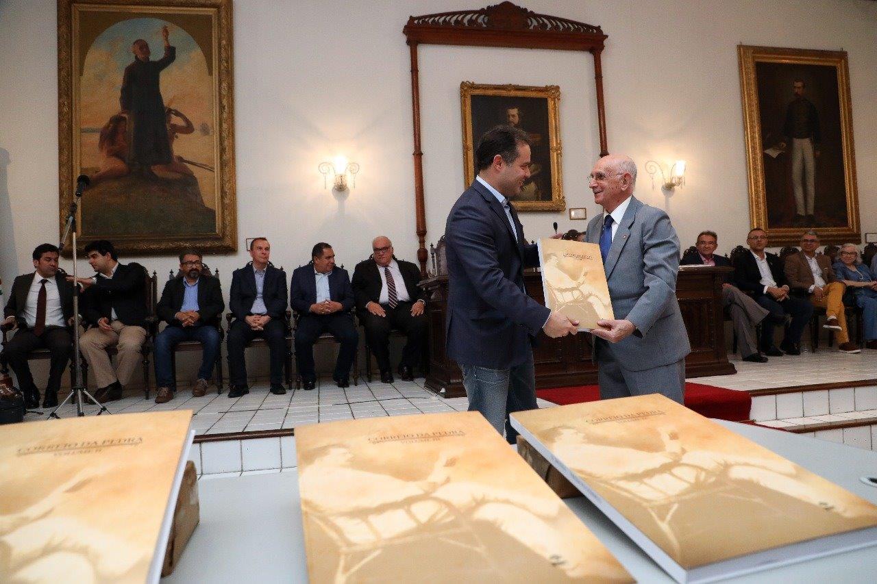 Coletânea do jornal Correio da Pedra resgata a história e a cultura sertanejas