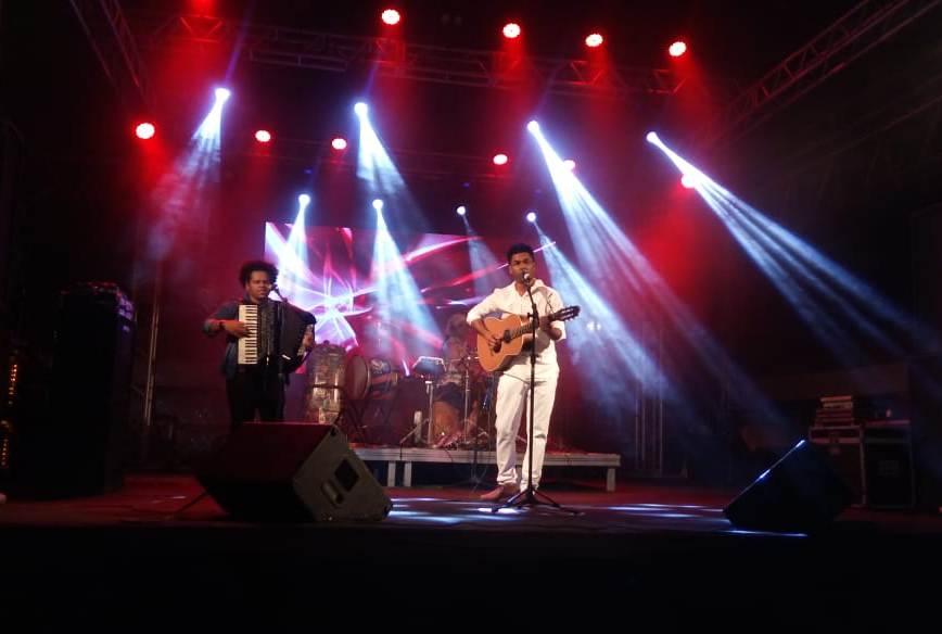 2ª noite da Vila da Cultura teve poesia, Rap e MPB; neste sábado tem Maciel Melo