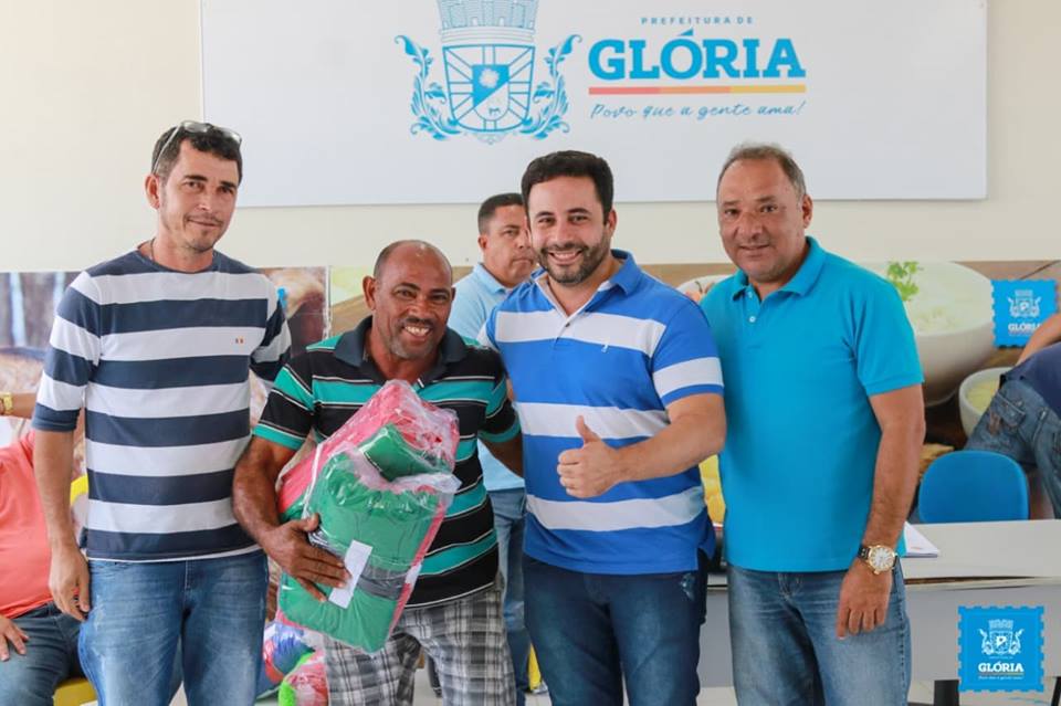 Prefeito David distribui kits esportivos e Campeonato Gloriense de Futebol começa neste domingo (29)
