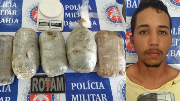 PM estoura ponto de comercialização e apreende grande quantidade de drogas em Paulo Afonso