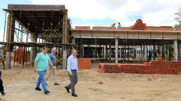 Primeira UTI e Policlínica Regional de Paulo Afonso serão inauguradas em 6 meses, diz Sesab