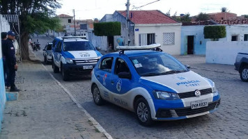 Operação na BR-235 aborda mais de 50 veículos