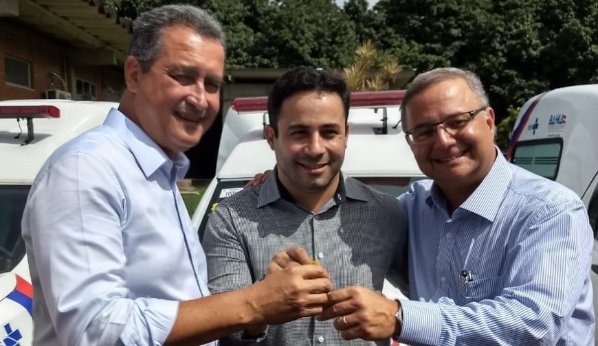 Prefeito de Glória recebe ambulância por meio de emenda parlamentar e parceria com o Estado