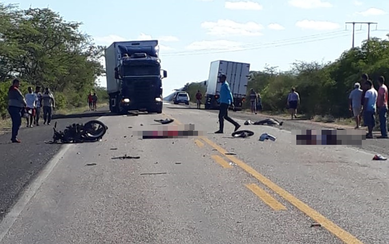 Uma pessoa morre e outra fica ferida após colisão entre moto e caminhonete na BR-423 em Água Branca