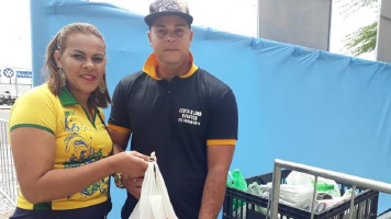 Pauloafonsinos aderem à campanha Torcida Solidária e doam alimentos na Arena da Copa